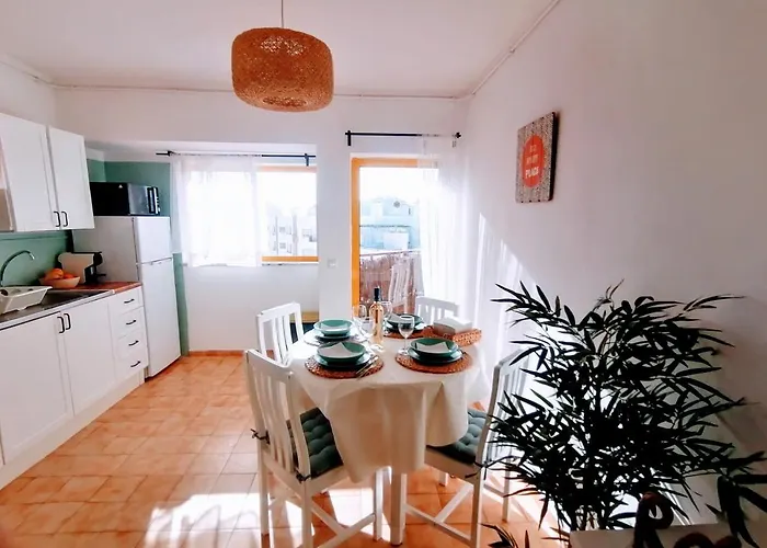 Lovely 500 M Walk To The Appartamento Portimão